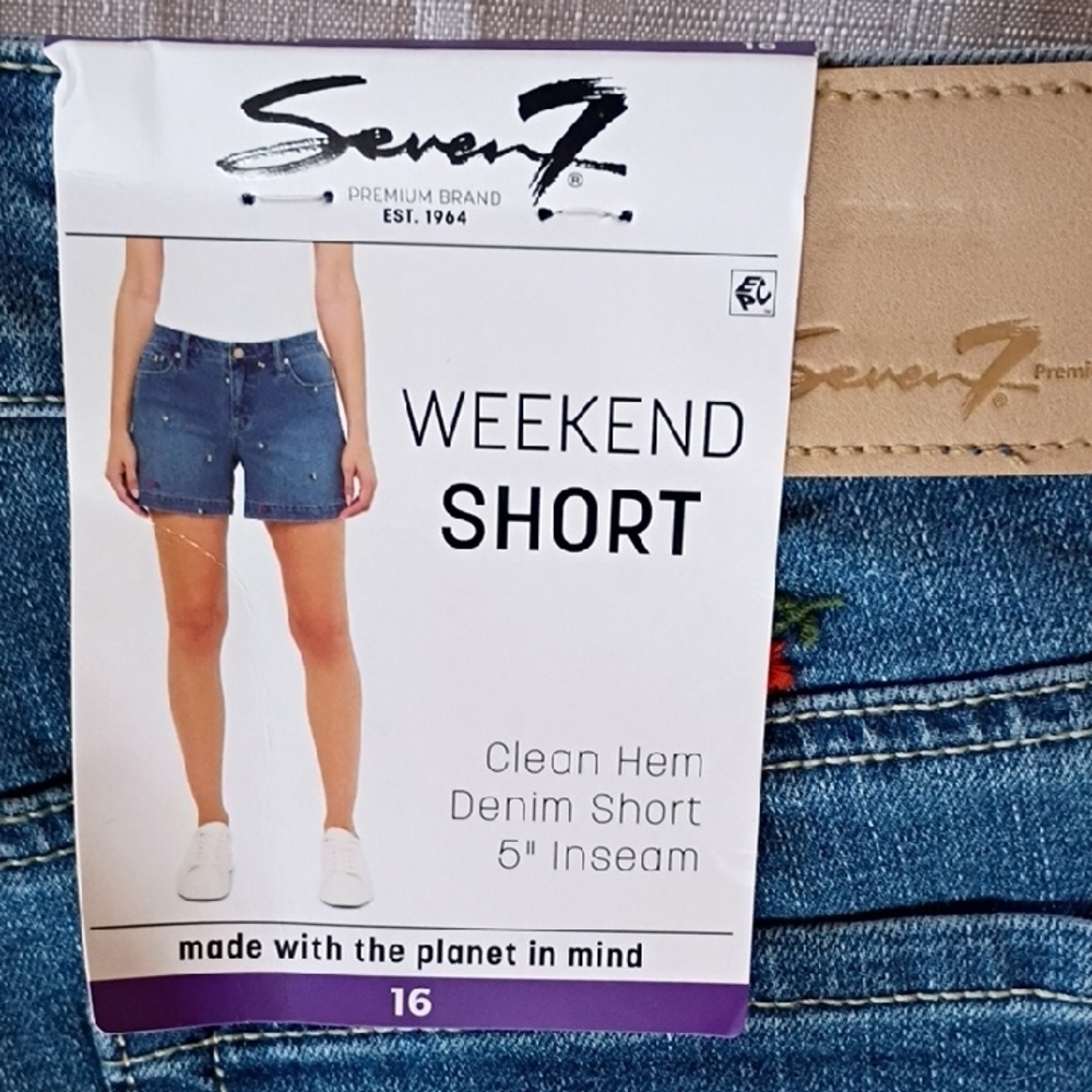 Seven7 Women's Denim Shorts with Floral Embroidery Size 16 - Picture 4 of 9
